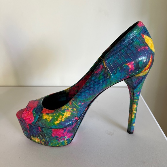 Brian Atwood Bambola Brightcolored
Snakeprint Peep Toe Platform Heels - Picture 5 of 11